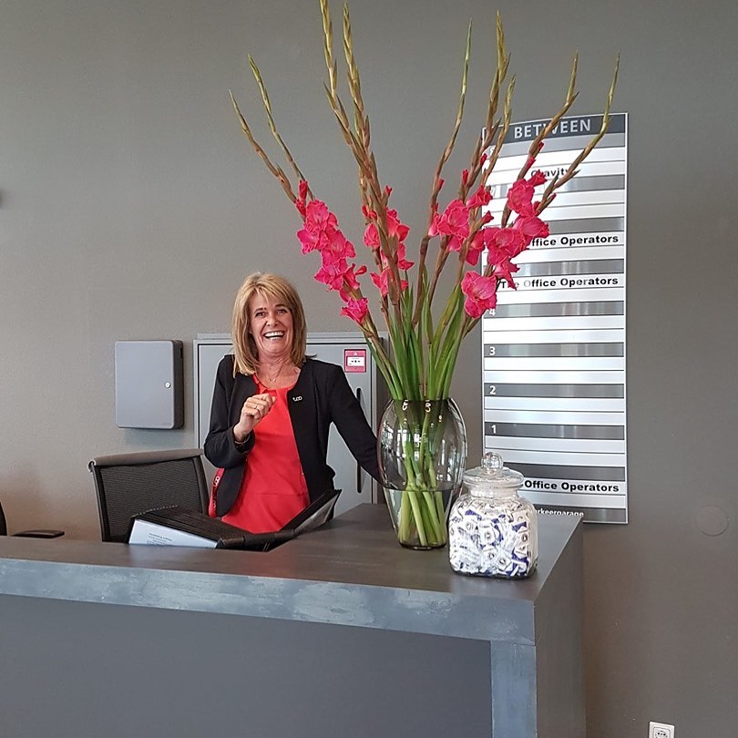 H O S P I T A L I T Y // Service with a big smile, be our guest! Always happy to help! #theofficeoperators #welcome #customerservice